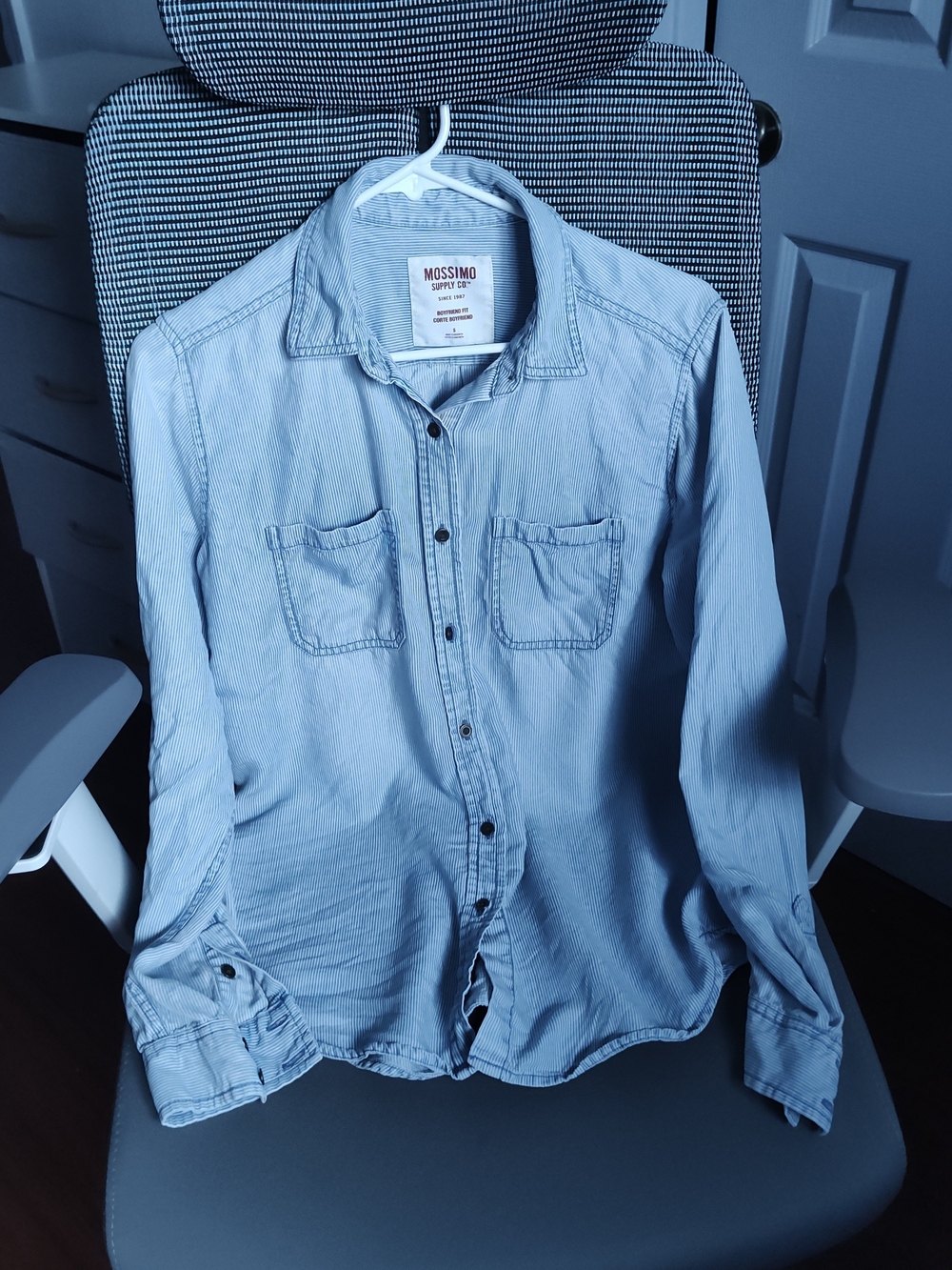 Mossimo Supply Co. Light Blue Women's Casual Button-Down Shirt Size S